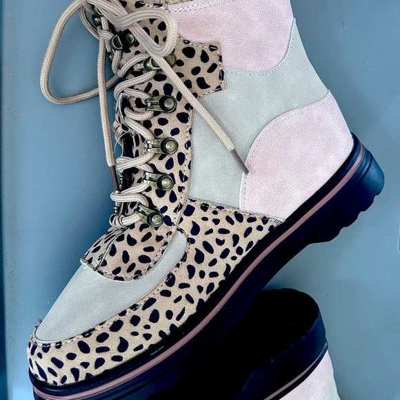 Leopard print leather laced up boots with cowboy style square toe boots size 8 - Picture 13 of 15